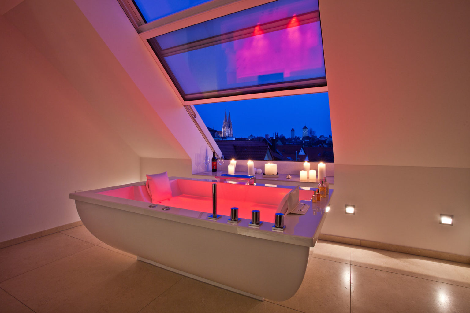 OpenAir roof sliding window in Regensburg (object 1100). By day and by night: the luxury bathing experience with a view of Regensburg Cathedral