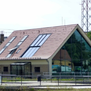2-teiliges OpenAir Dachschiebefenster in Potsdam (Objekt 1127). Auf beiden Seiten des Satteldaches wurden OpenAir Dachschiebefenster - 350 cm breit und 680 cm hoch - integirert und fluten so das Dachgeschoß mt Licht.