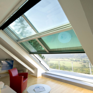 4 teiliges OpenAir-Dachschiebefenster in Saarbrücken (Objekt 949). Das 4-teilige OpenAir-Dachschiebefenster (350 cm x 450 cm) öffnet den Blick auf die ländliche Umgebung bei Saarbrücken