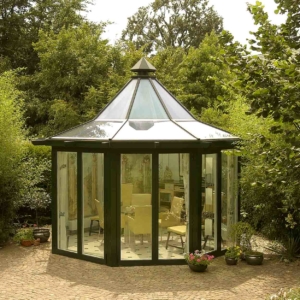 Glas-Pavillon in Bocholt (Objekt 854). Filigranes Pagodendach mit integrierter Beleuchtung. Beheizter, ganzjährig nutzbarer Glas-Gartenpavillon