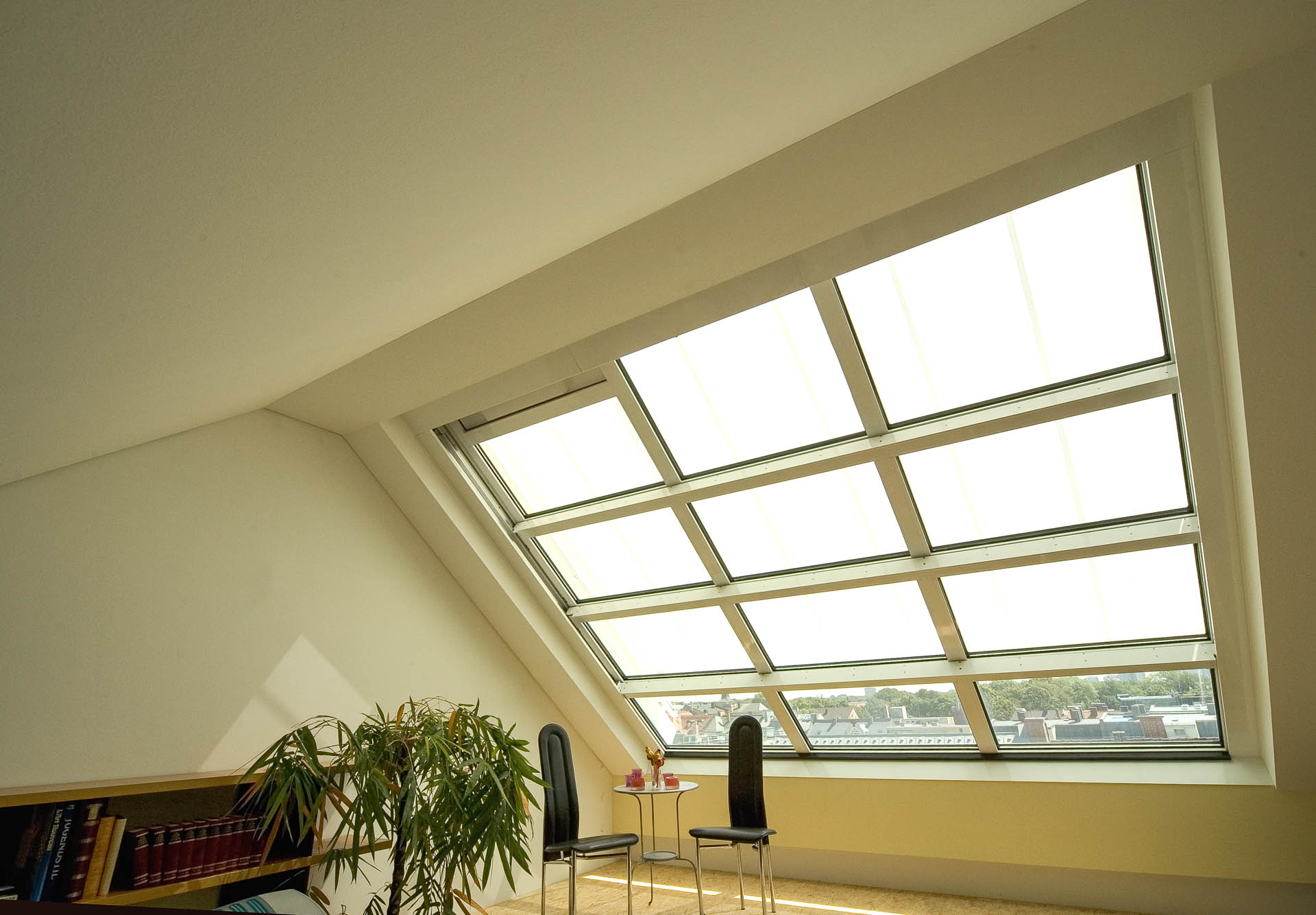 4-part OpenAir roof sliding window in Munich (object 981). The OpenAir roof window extends the living space to the roof terrace.