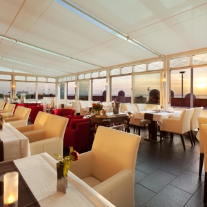 Gastraumwintergarten mit OpenAir Shiebedach auf Norderney (Objek. Objekt 1041 - 4-teiliges OpenAir Schiebedach in Gastraumwintergarten integiert mit ein Gr&ouml;&szlig;e von 12 x 6 Metern