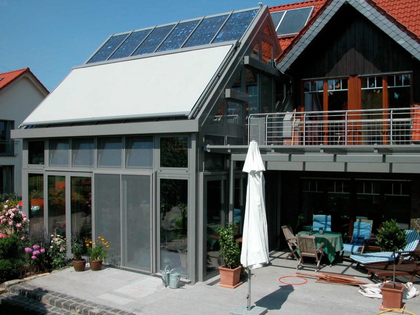 Wintergärten mit Photovoltaik im Glas 1 2 geschossiger Wintergarten in Lage (Objekt 1063).