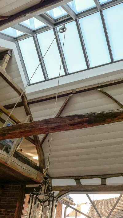 Rooflight in Bonn (Object 1167). Modern skylight solution with historical lamp suspension